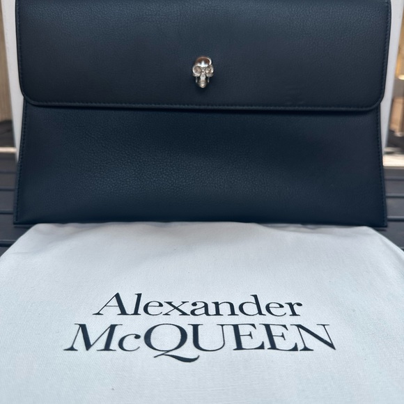 Alexander McQueen Black Skull Envelope Clutch Bag - Picture 2 of 14